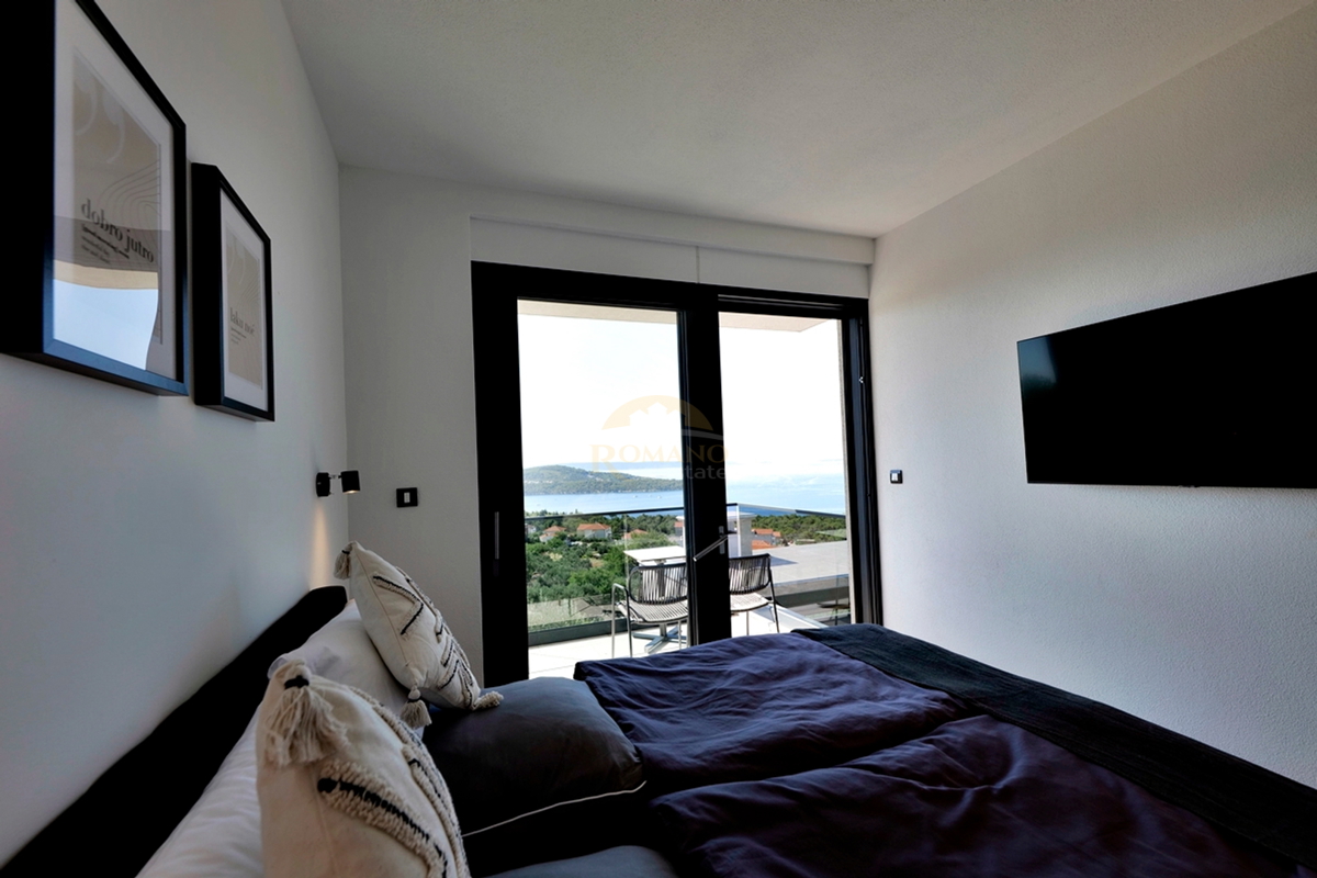 Villa esclusiva a Seget Gornji in un ambiente tranquillo e silenzioso con una splendida vista panoramica